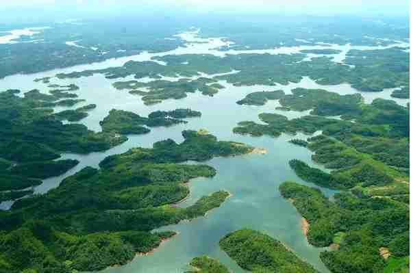 库区总容量达12亿方，江西“醉仙湖”景色优美