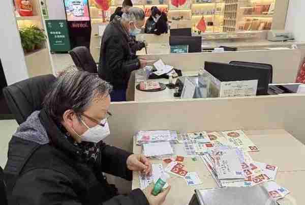 兔年邮票大版张涨价160%，央行兔年纪念币重庆地区推迟至2月兑换