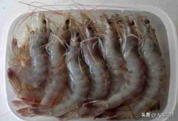 长时间保存大虾，最怕直接冷冻，学会2个简单方法，放半年还新鲜