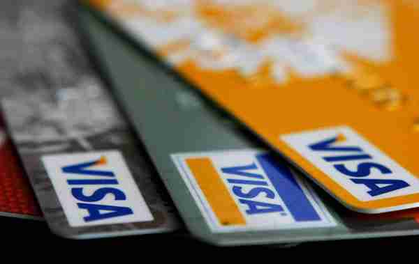 信用卡每个月都刷爆了，不过都能按时还款，会不会封卡或者降额？