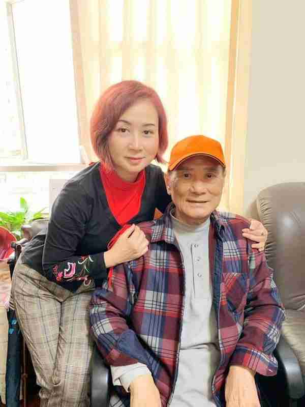 香港星二代深圳开公司教人做网红，为父亲进TVB拍过《爱．回家》