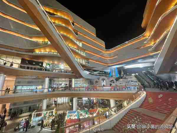 上海又一标志性购物中心，花10年才建成风格独特，400+品牌逛花眼