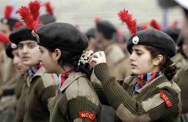 印度边境上的女兵为何让人怦然心动，看完这些照片就明白了