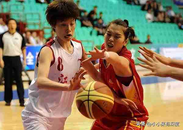 中国女篮主帅郑薇，丈夫和父母，都是篮球运动员，她的女篮之路